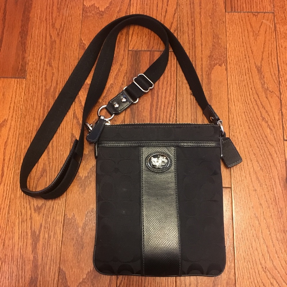 Coach crossbody purse (authentic)